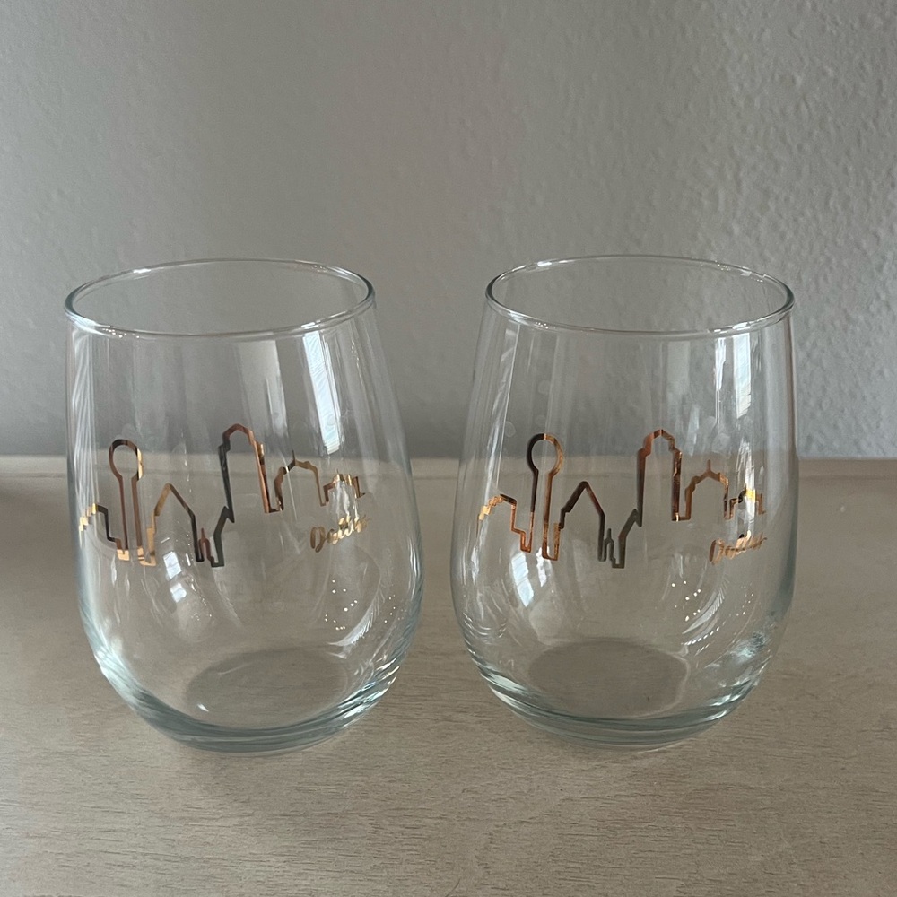 Set of Two Dallas Texas Gold Skyline Stemless Wine Glasses